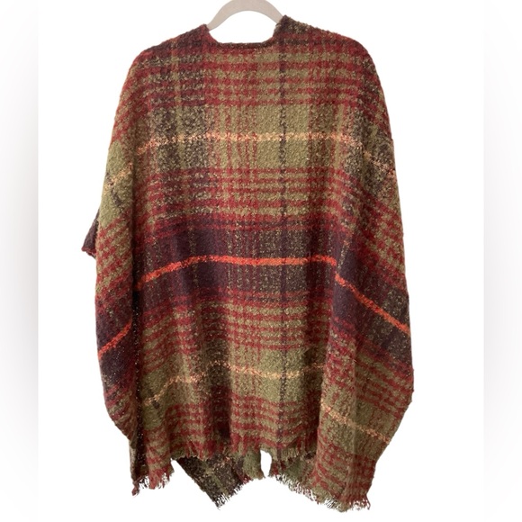 Woolrich Southwestern Aztec Boucle Poncho Shawl NWT OS - Picture 2 of 5
